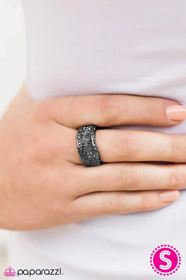 Paparazzi Ring ~ Brand SPARKLING New - Black